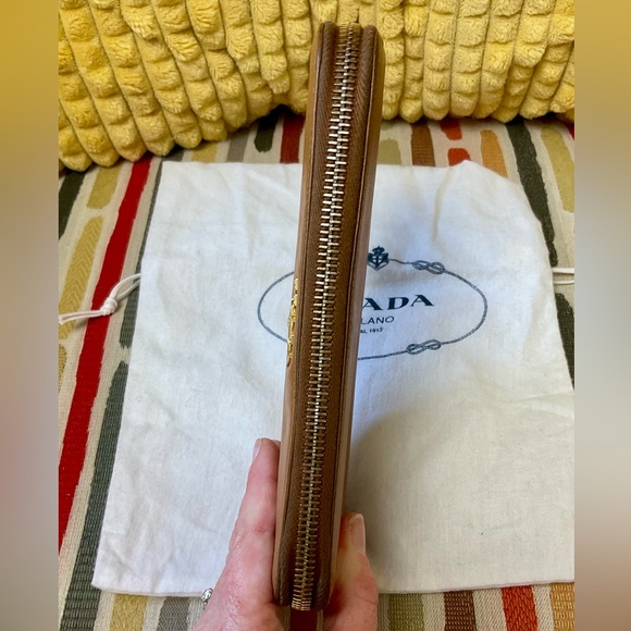 PRADA Caramel Saffiano Leather Wallet/COA & Prada Dustbag!! PRICE FIRM - Picture 6 of 16